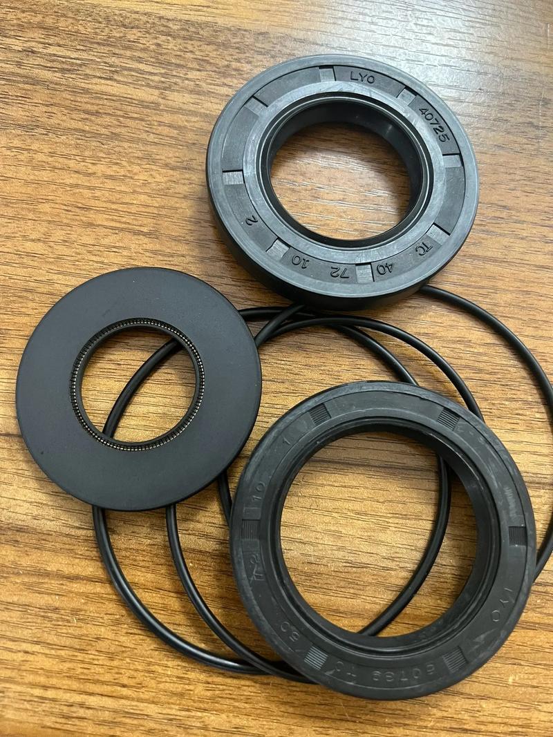 工程机械挖掘机破碎锤快速接头油封的无模车削技术探讨